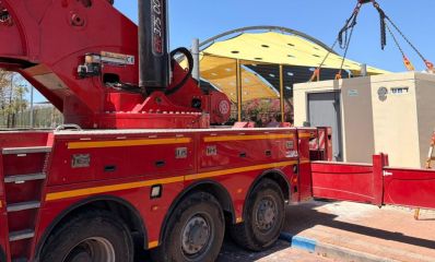 מנוף מציב מיגונית יבילה ברעננה, צילום: עיריית רעננה
