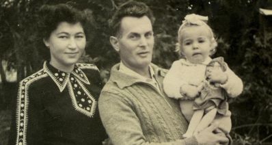 חיה ומשה ברזילי ביחד עם בתם ציפי, צילום: באדיבות המשפחה