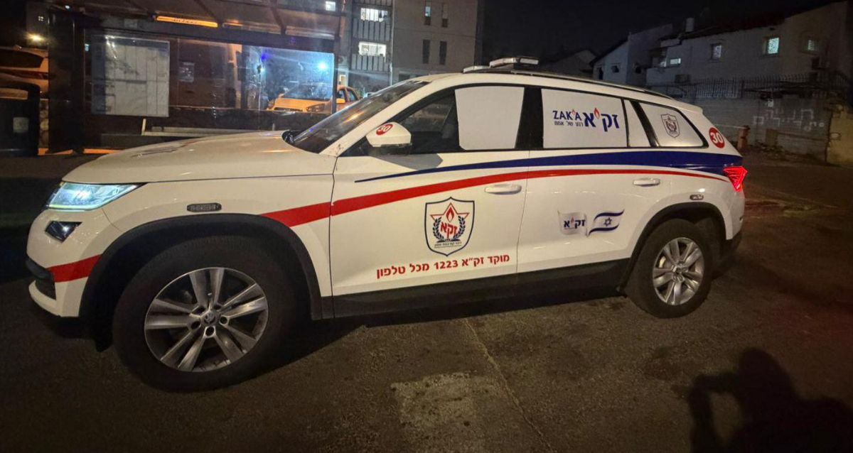 רכב זקא מחוץ לדירה ברמת השרון, צילום: זק"א