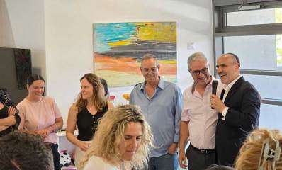 מימין: יעקב קורצקי, יורם אברהמי, איציק רוכברגר, ליאורה דיקשטיין - בחנוכת מרכז אתנחתא למשפחות מיוחדות ברחוב בית שמאי