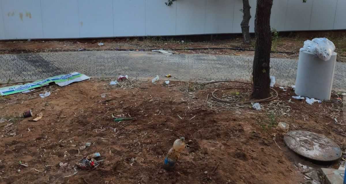 גינה מלוכלכת בשכונת מורשה רמת השרון, צילום: פרטי