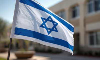 דגל ישראל על רקע מבנה ציבורי, הדמיית בינה מלאכותית: שרון אונליין
