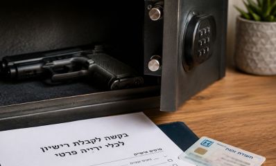 כספת ביתית עם נשק וטופס אישור זכאות, הדמיית בינה מאלכותית: שרון אונליין