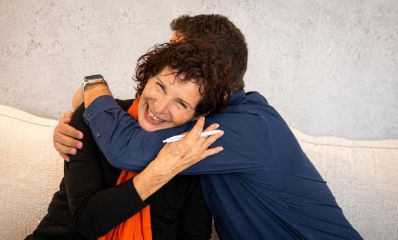 אסתר שמיר ז"ל עם יריב פישר. צילום: פרטי