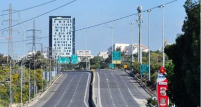 כביש 4 בסמוך לצומת רעננה החסום בעקבות ההפגנות. שומם. צילום שלמה