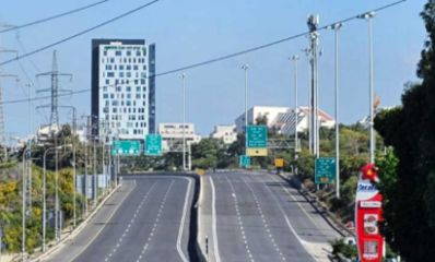 כביש 4 בסמוך לצומת רעננה החסום בעקבות ההפגנות. שומם. צילום שלמה