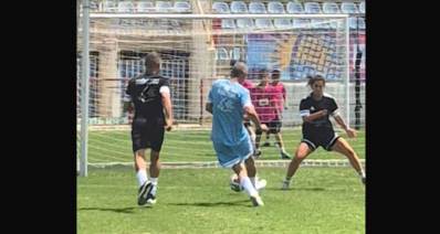סגן ראש העיר הרצליה, כדורגלן העבר עופר לוי, כובש במדי העירייה