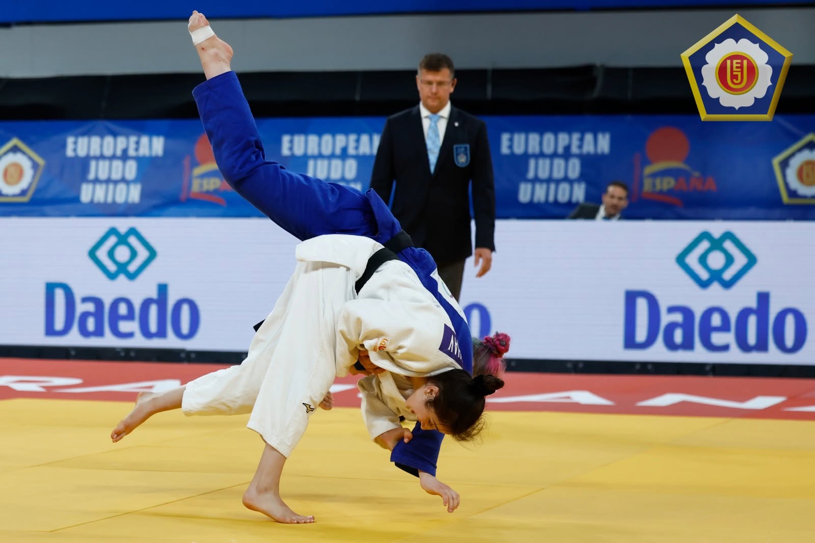 בדרך למדליה - יהלי יהב מנצחת את יריבתה. צילום: European Judo Union