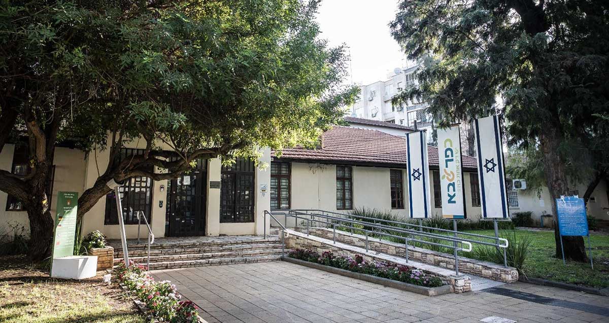 לשכת ראש העיר בבית החאן ברחוב ויצמן. בניין חד קומתי.