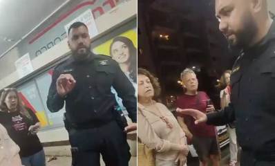 שוטר מזהיר את המפגינים ברחוב בני בנימין בהרצליה