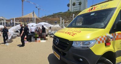ניידת מד"T טי]ול נמרץ בחוף הרצליה, צילום: מד"א