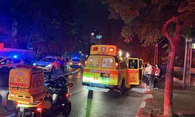 אמבולנס ברחוב פינסקר הרצליה אירוע דקירה, צילום: מד"א