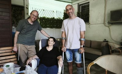 ערן קליין, אבא של יואב ז"ל, אליס בוסקילה וצחי וייס. צילום: פרטי