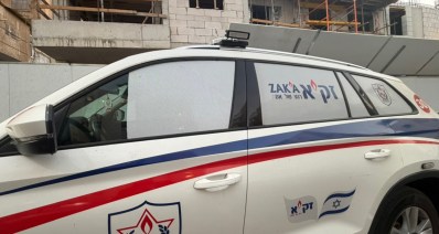 רכב זק"א ליד אתר הבנייה ברחוב המנופים בהרצליה