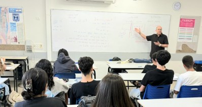 שיעור בכיתה בתיכון אוסטרובסקי ברעננה