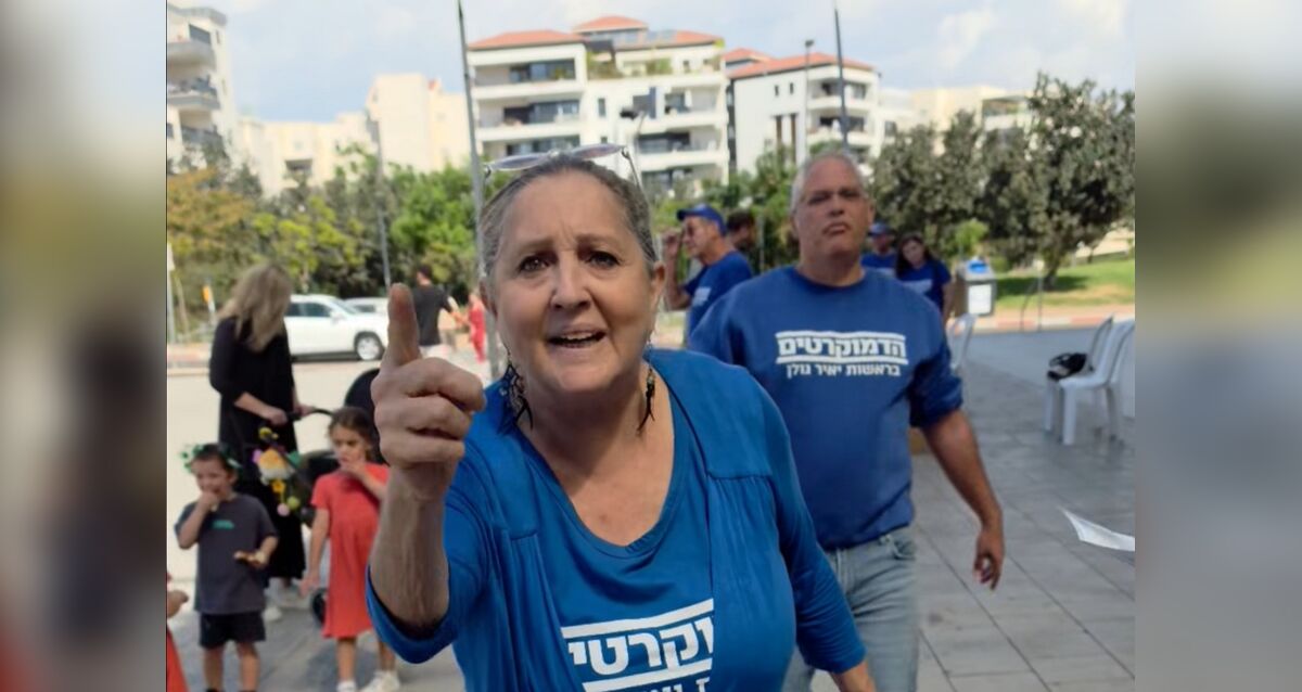 תושבת רעננה מטיחה בראש העיר שהוא מנהל את ישיבות המועצה ״כמו שמחה רוטמן״. צילום: מתוך הפייסבוק של חיים ברוידא