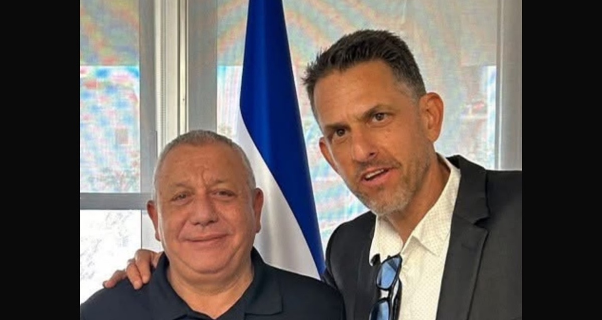 עו"ד אייל באום עם גדי אייזנקוט. צילום: מפלגת ישר