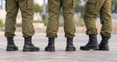 חיילים במדים. אילוסטרציית AI: שרון אונליין