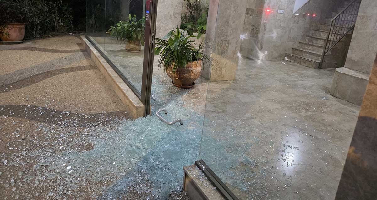 ואנדליזם כלפי בית שבו נמצאת דירת ראש העיר רמת השרון איציק רוכברגר.